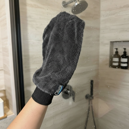 Cleaning glove for effortless streak-free shine – Olivra™